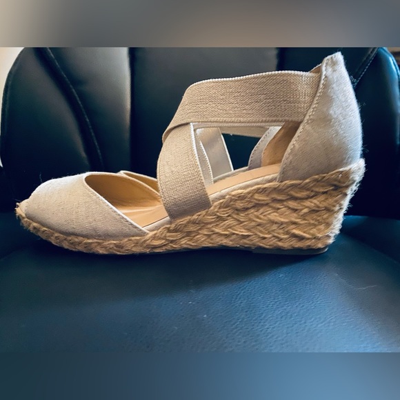 Women’s espadrilles shoe with low heel - Picture 2 of 7